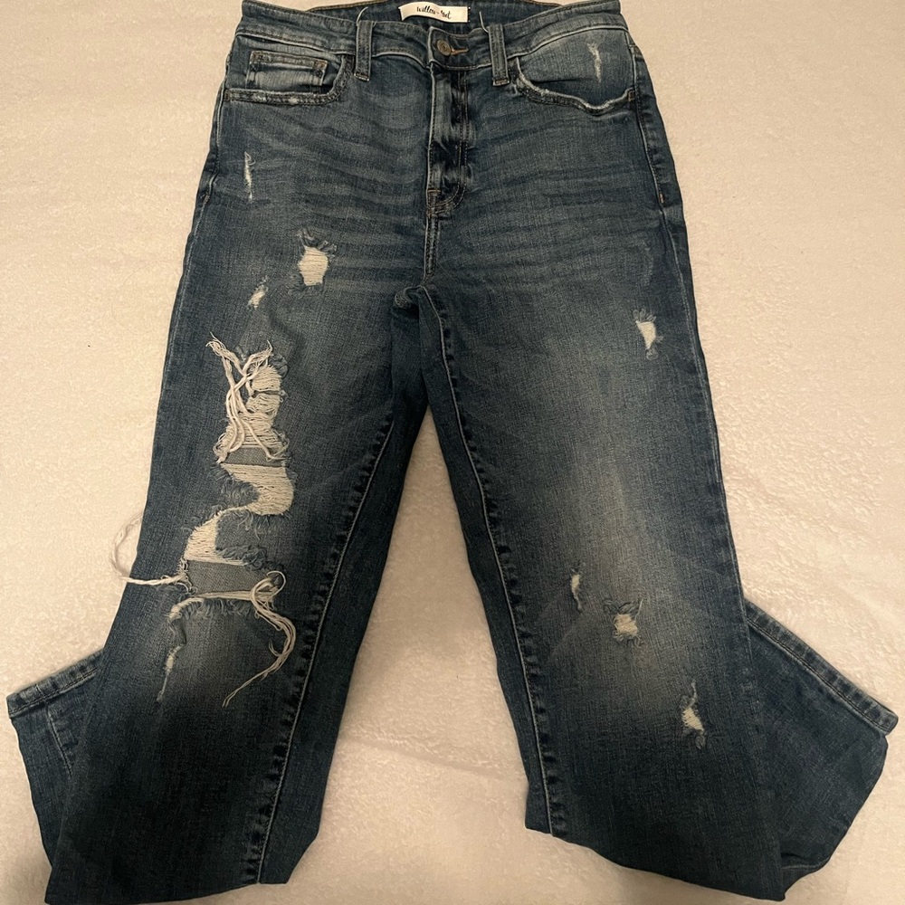 Buckle - mom fit distressed jeans